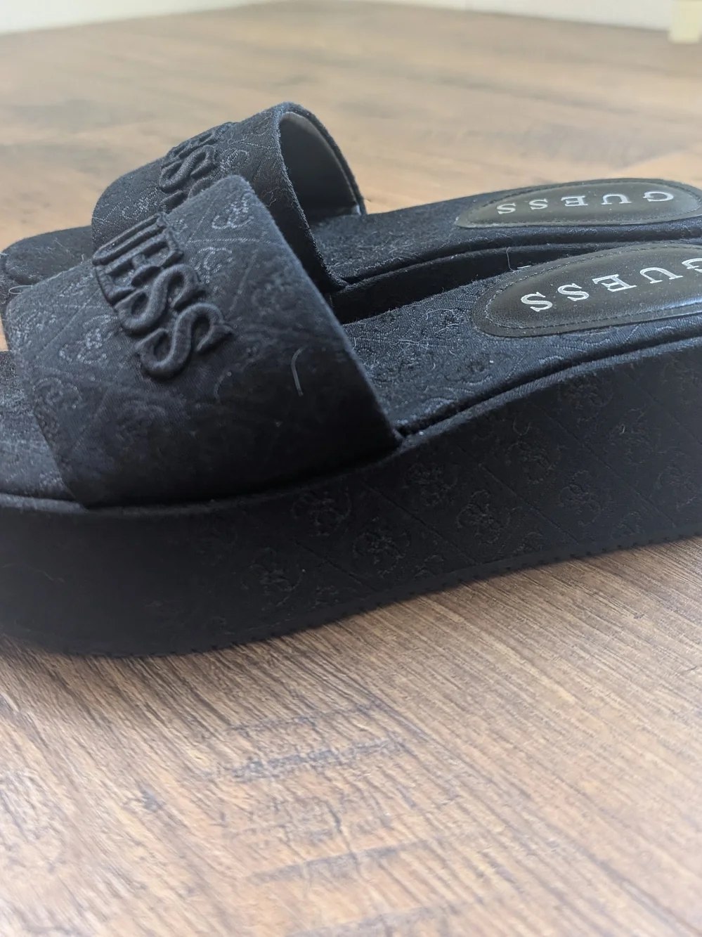 Guess Black Quilted Logo Platform Slide- Like New*